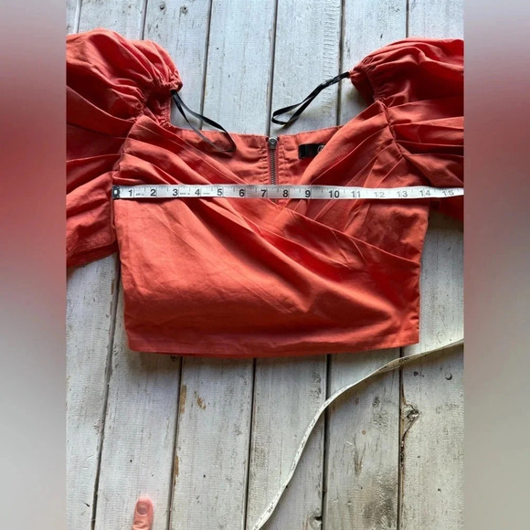 Misguided, cross over, puff sleeve, zipper, crop, top, coral, size 0 - Picture 5 of 9